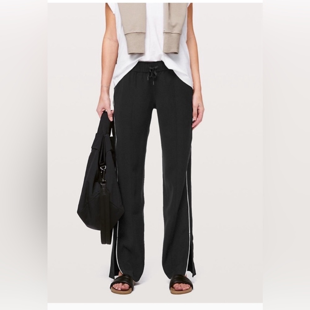 Lululemon On The Right Track Pant Size 6 *Like New* never worn